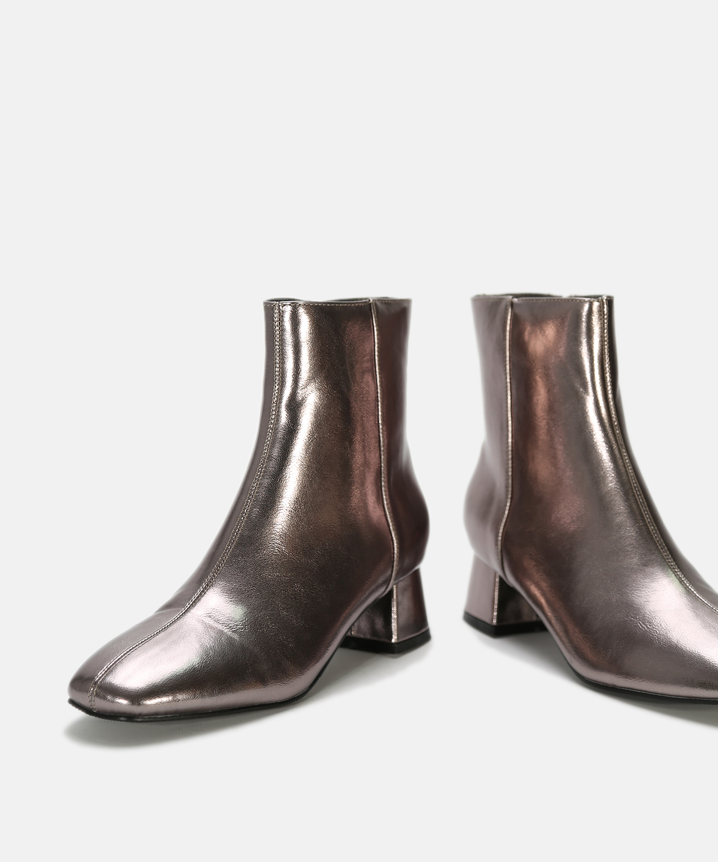 Botins metalizados de bico quadrado image number null